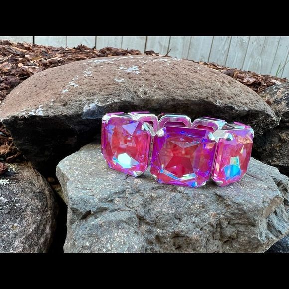 Handcrafted statement bracelet with large Swarovski crystals - Picture 9 of 10